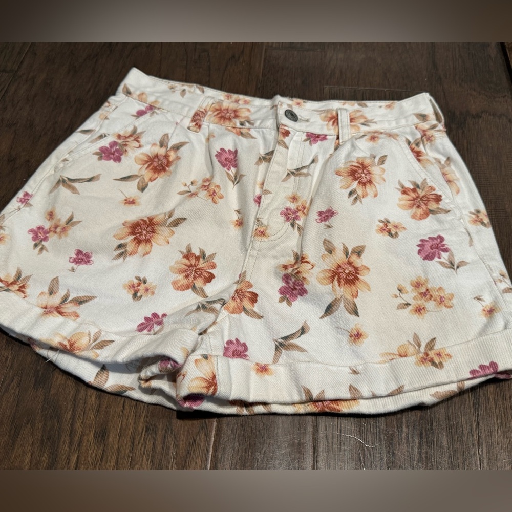 American Eagle women’s floral mom shorts sz 4